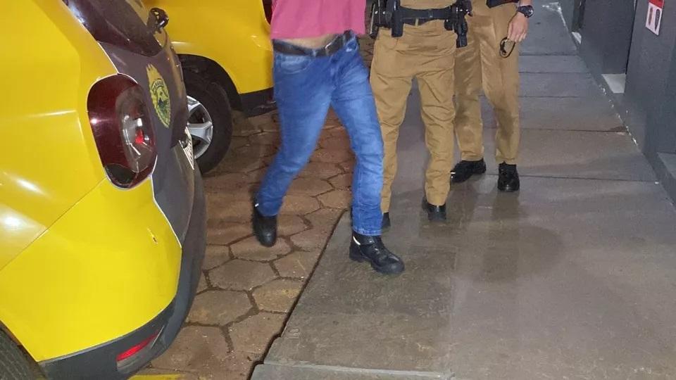 Perspicácia de policial militar de folga resulta na prisão de dupla com drogas