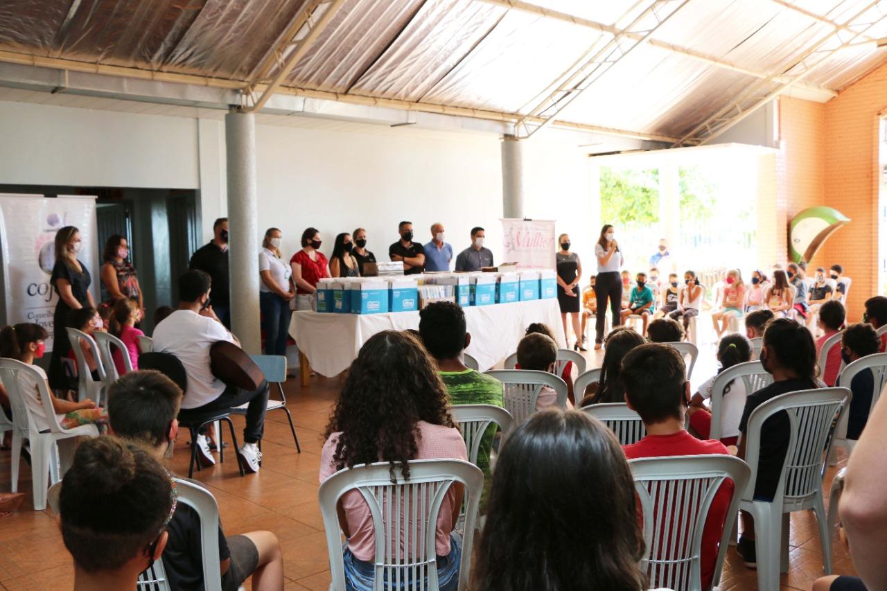 Cojem de Santa Helena destina materiais escolares às crianças e adolescentes do Ccica