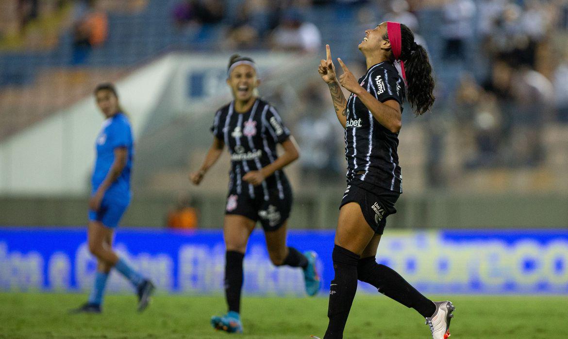 Corinthians derrota Real Brasília e está na final da Supercopa