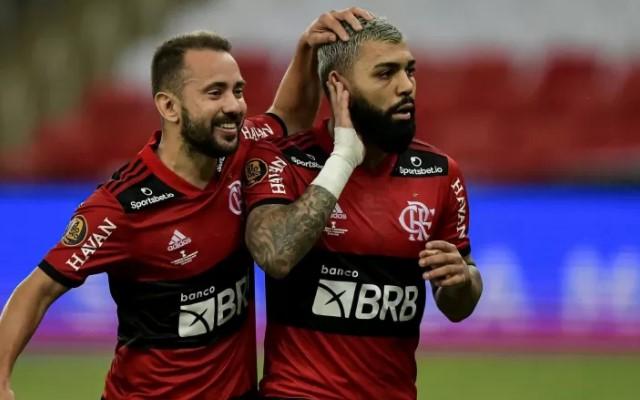 Gabigol e Everton Ribeiro são relacionados para a estreia de Paulo Sousa