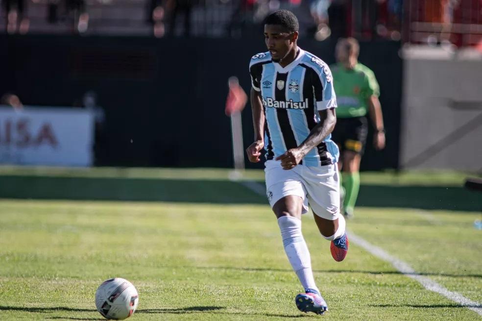 Grêmio acerta empréstimo de Guilherme Guedes para a Chapecoense