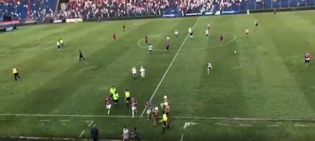 Paraná Clube é rebaixado no Paranaense; torcedores invadem campo e agridem jogadores