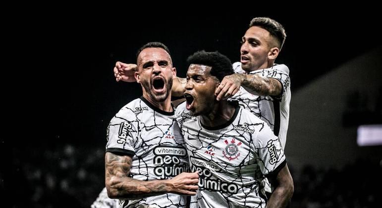 Cássio salva, Corinthians vence Guarani nos pênaltis e vai pegar o São Paulo na semifinal