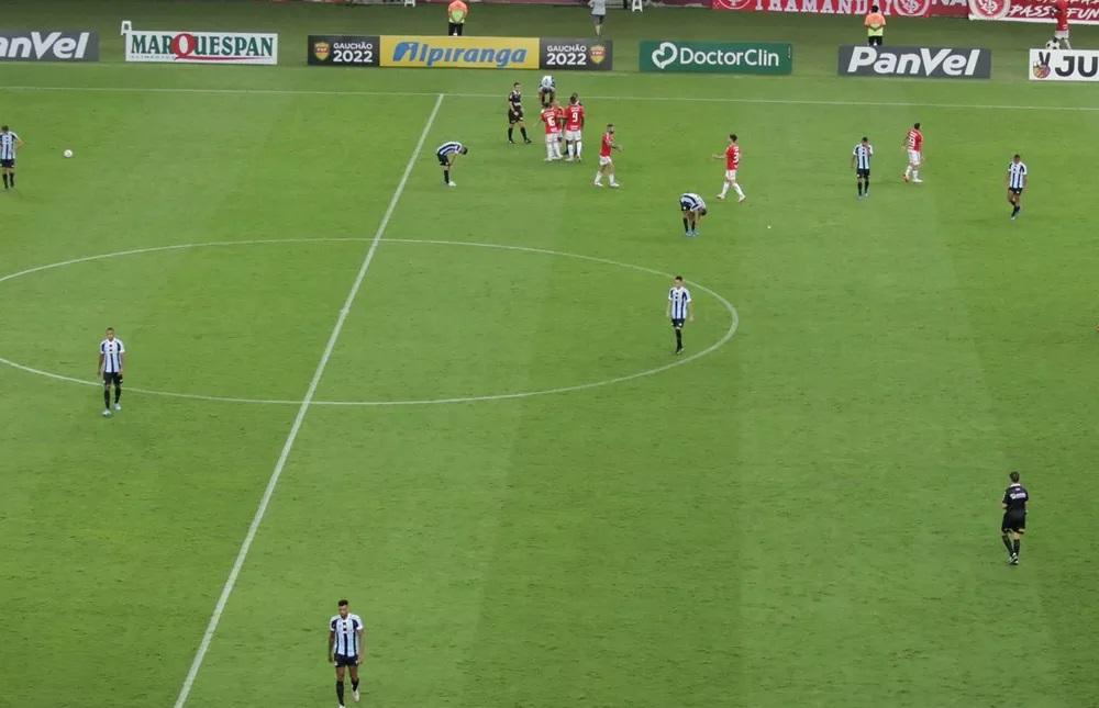 Grêmio escancara fragilidade no Gre-Nal e aterroriza torcida com Série B no horizonte