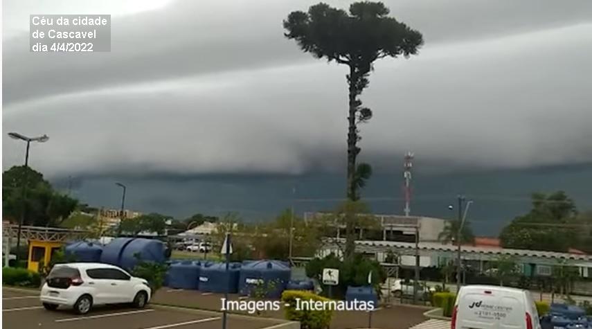 Vídeo impressionante: nuvem de chuva assusta moradores de Cascavel nesta segunda-feira (4)