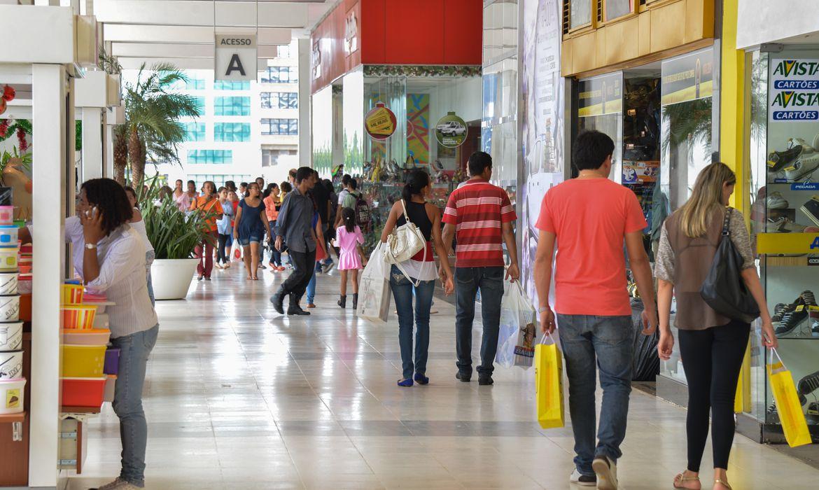 64,6% dos paranaenses irão presentear no Dia dos Namorados