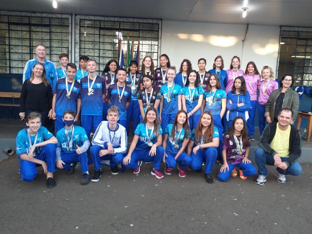 Atletas de Santa Helena que participaram dos Jogos Escolares Fase Regional e Macrorregional são homenageados