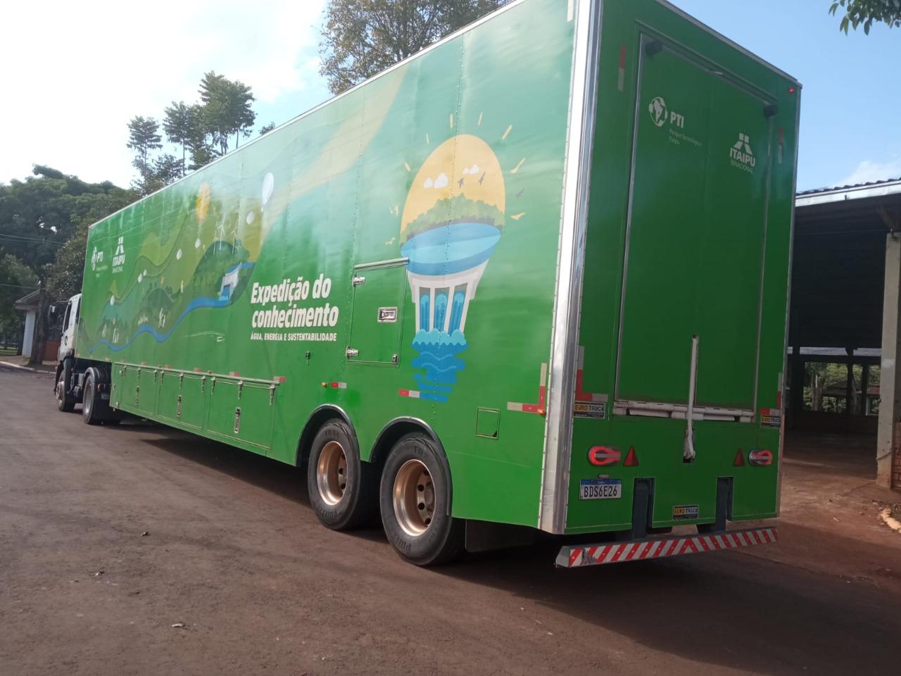 Caminhão da Expedição do Conhecimento está em Santa Helena e traz ações a crianças e adolescentes