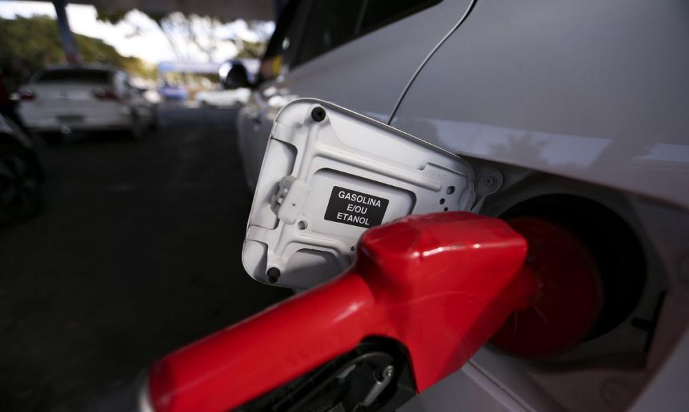 Petrobras reduz preço da gasolina em R$ 0,15 por litro para distribuidoras