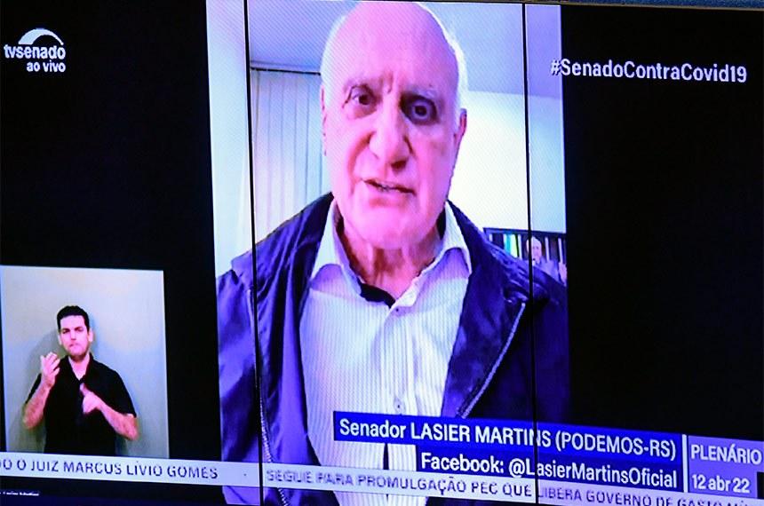 Lasier Martins protocola pedido de impeachment de Moraes