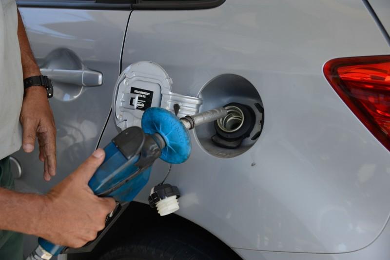 Petrobras reduz preço de gasolina em R$ 0,25 por litro