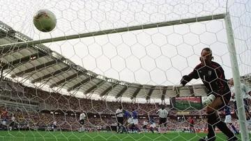 Qual gol de falta mais bonito da seleção brasileira nas Copas do Mundo