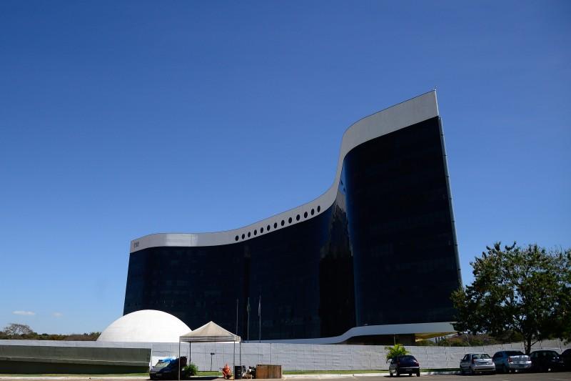 TSE multa campanha de Lula por propaganda eleitoral antecipada