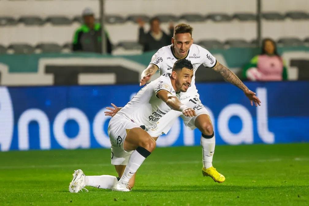 Análise: Corinthians dosa titulares, mas erros individuais custam vitória contra o lanterna