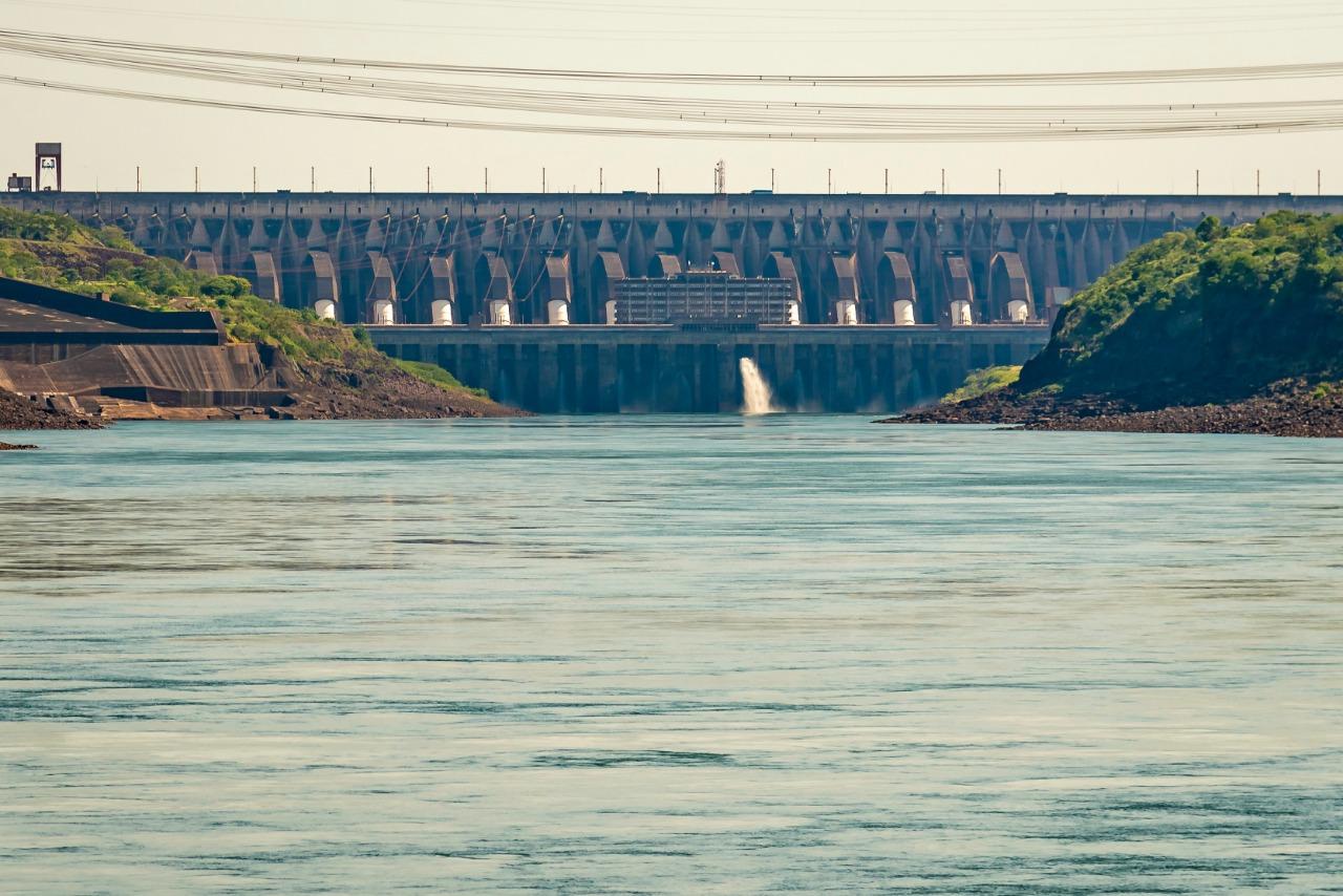 Nível do Rio Paraná diminui dois metros e deve deixar limite de inundação no domingo (16)