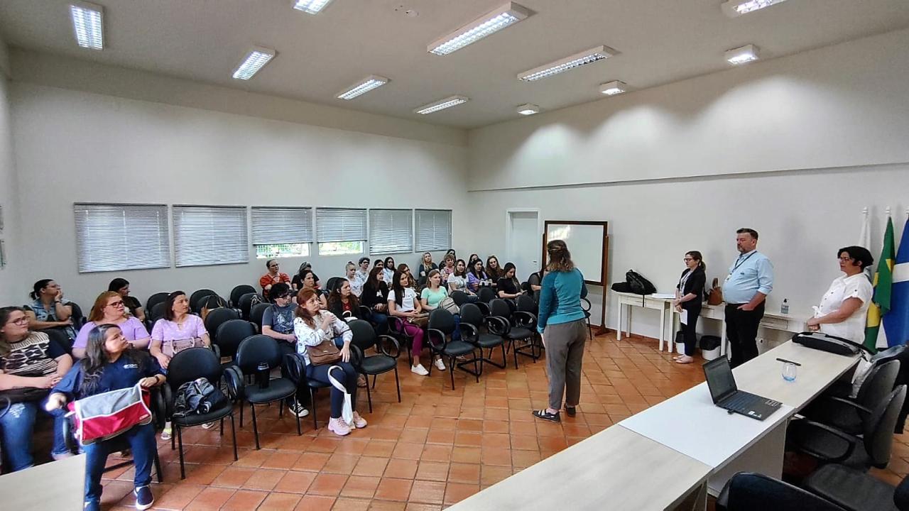 Oficina de contação de histórias visa despertar interesse pela literatura no oeste do Paraná