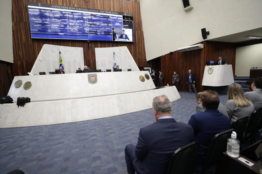 Mesa Diretora da Assembleia Legislativa do Paraná reafirma necessidade de defesa da democracia brasileira