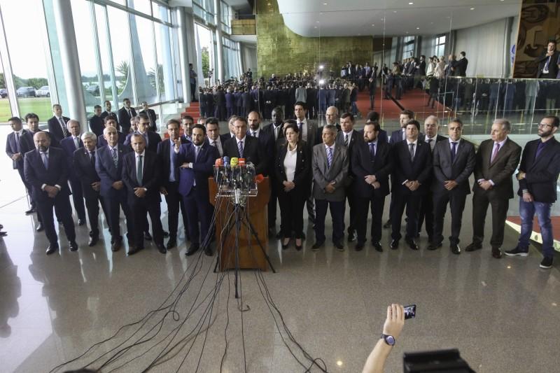 Presidente Bolsonaro agradece votos recebidos e critica manifestações que prejudicam população