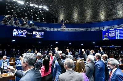 Em vitória de Lula, PEC é aprovada no Senado; veja como ficou o texto