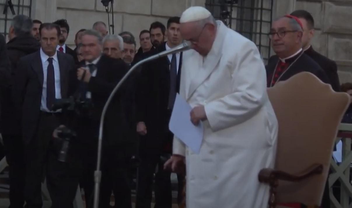 Papa Francisco chora ao mencionar Ucrânia em suas orações; veja vídeo