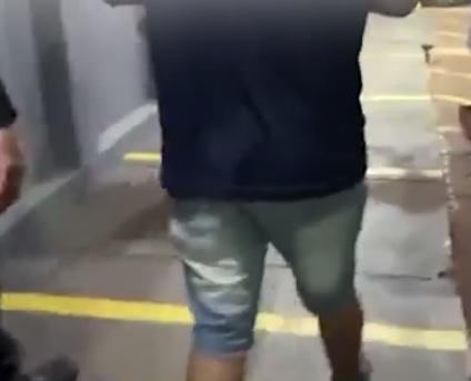 Depois de atropelar agente, motociclista comemora nas redes sociais