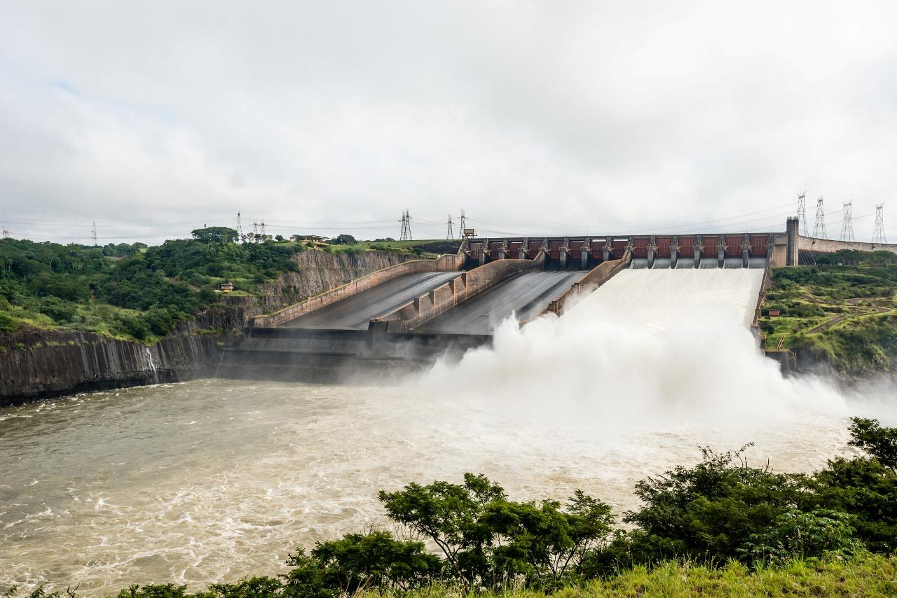 Depois de mais de um ano, Itaipu deve abrir vertedouro neste fim de semana