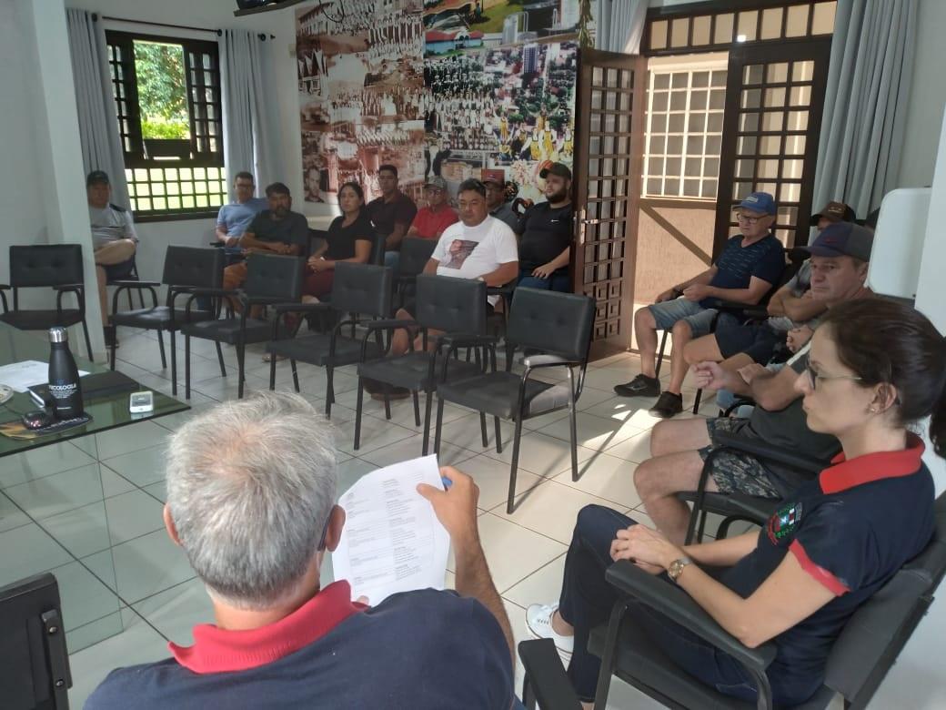 Responsáveis pelas empresas que prestam serviço de Transporte Escolar em Missal participam de reunião para encaminhamentos