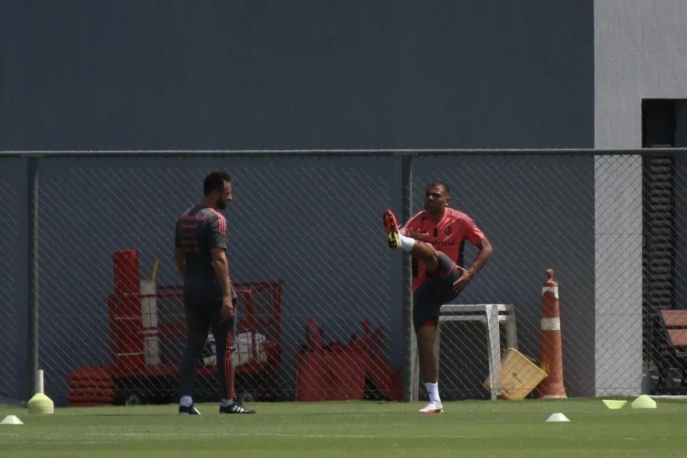 Treino do Inter: Moledo trabalha na academia, e Mercado inicia transição física