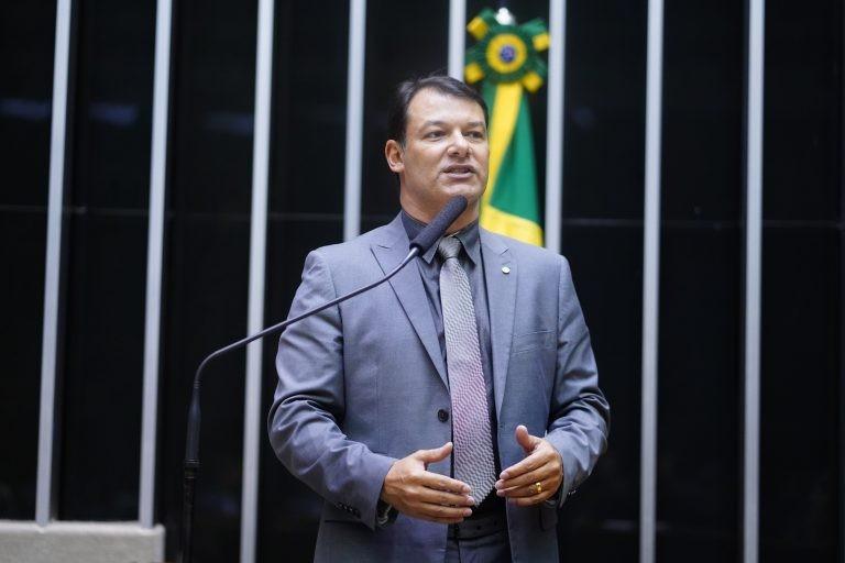 Projeto de lei permite que maiores de 16 anos dirijam