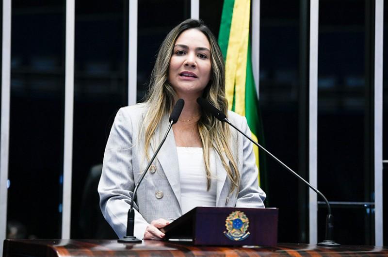 Senadora pede solução rápida para o piso nacional da enfermagem