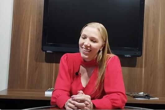 No mês da Mulher UN entrevista Maíra Soalheiro Grade