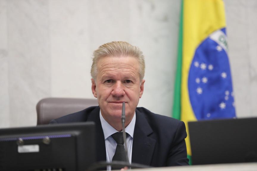 Projeto de lei pretende regulamentar o recebimento de presentes e doações por servidores públicos