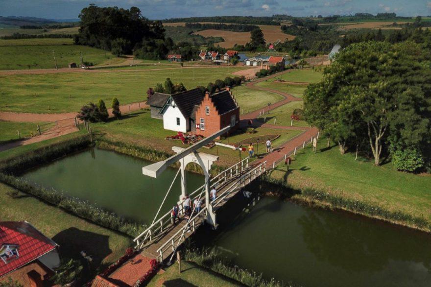 Turismo avança 1,9% no Paraná em fevereiro, melhor resultado do Sul e acima da média nacional