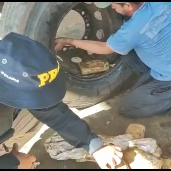 Mais de R$ 2 milhões em crack são apreendidos dentre de pneus de caminhão na região