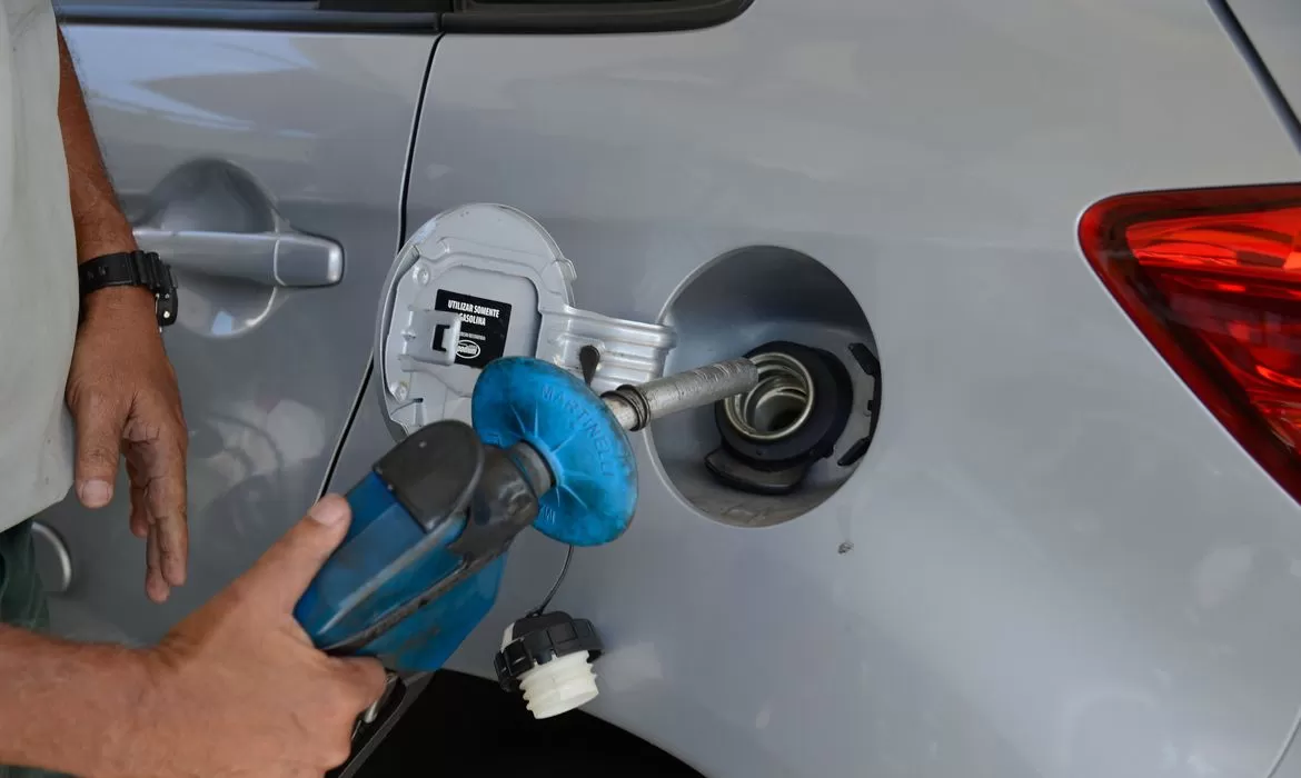 Petrobras reduz em R$ 0,44 valor do diesel e em R$ 0,40 o da gasolina