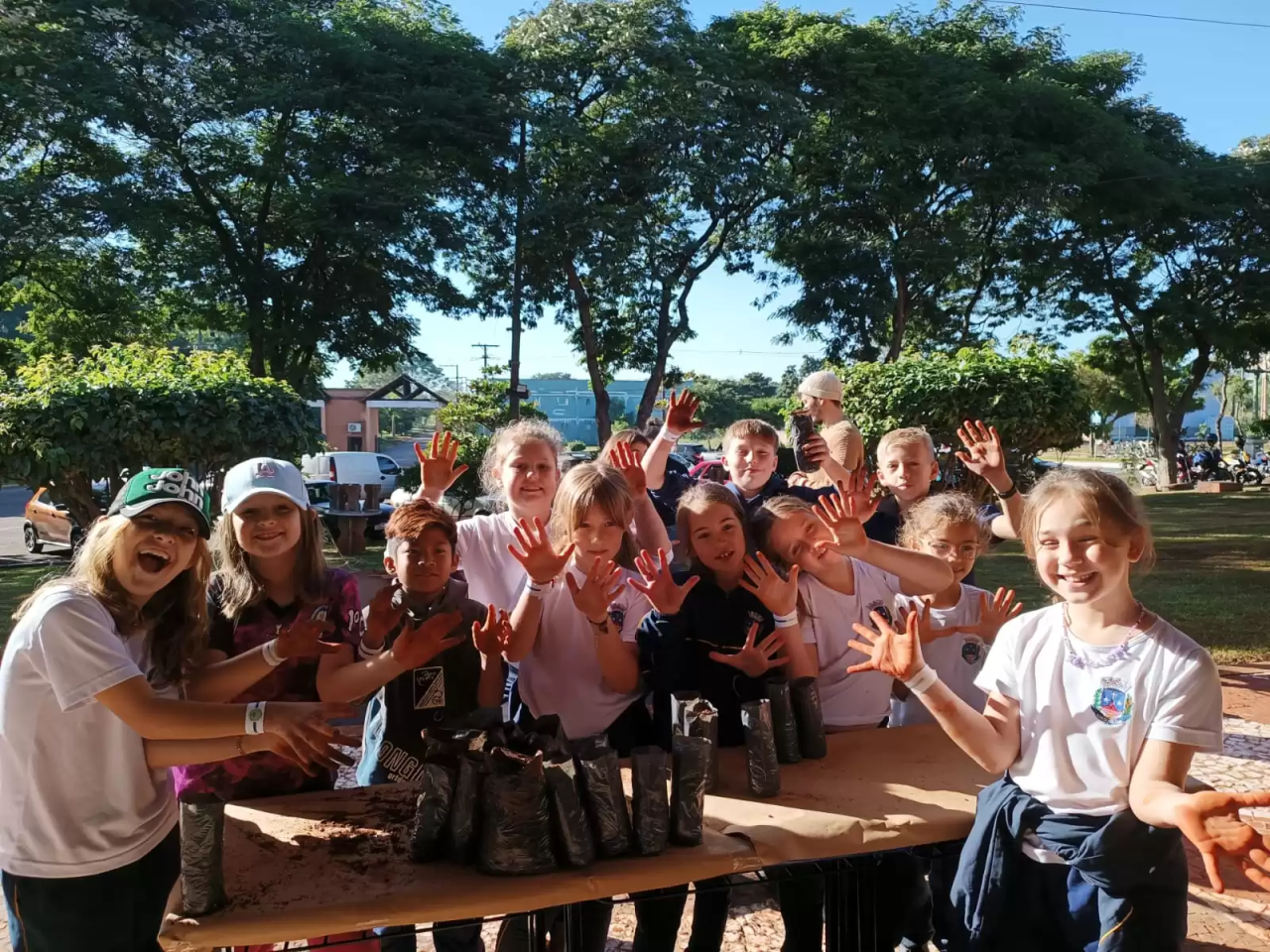 Projeto Horto Medicinal da UTFPR de Santa Helena, recebe alunos de escola municipal para atividade
