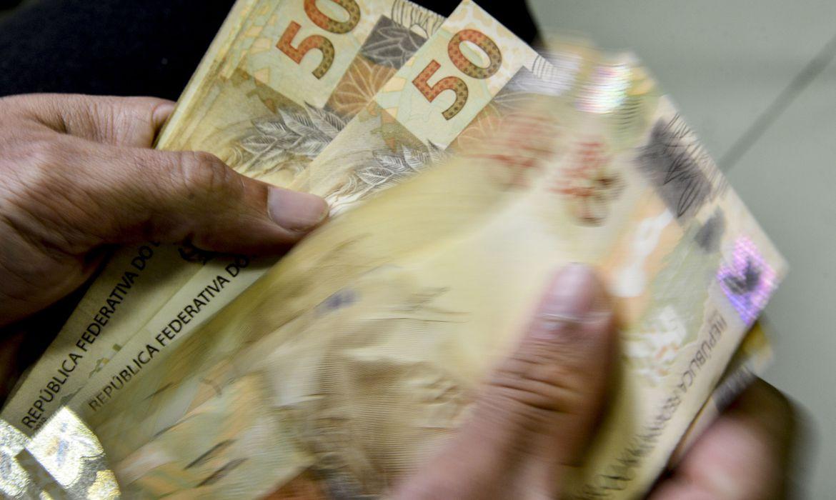 Salário mínimo de R$ 1.320 entra em vigor nesta segunda