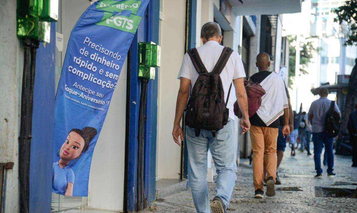 Todos foram encaminhados para a Polícia Militar para os procedimentos cabíveis.