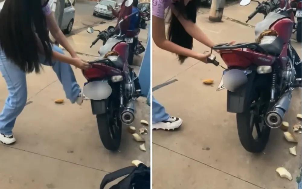 Jovens descobrem que namoram o mesmo homem e quebram a moto dele