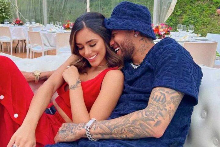 Neymar e Bruna Biancardi chegam juntos em evento: “aceitou a traição”