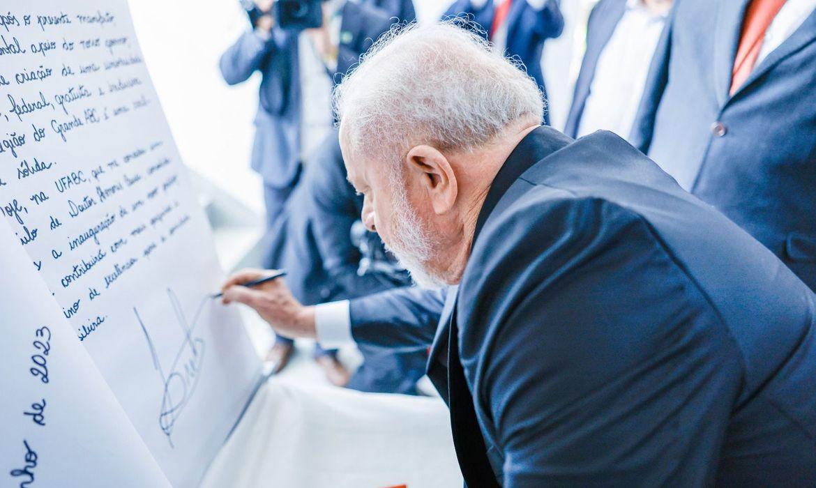 Recursos para educação e saúde são investimento, não gasto