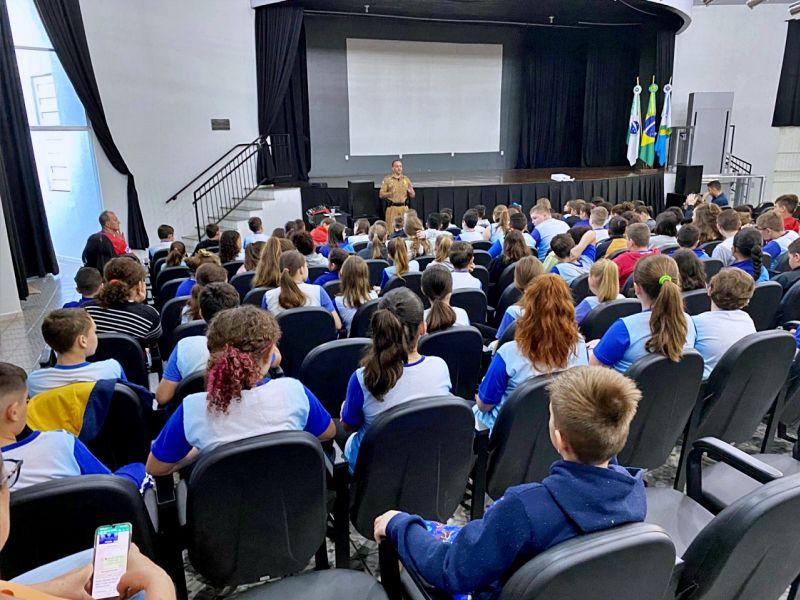 Secretaria de Educação fortalece a Rede de Proteção às Crianças e Adolescentes