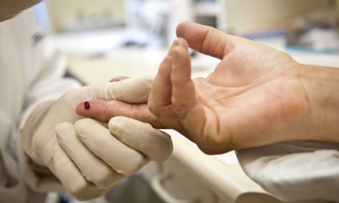Justiça proíbe exigência de teste HIV para candidatos a concursos