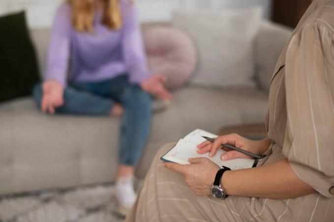 Programa de saúde mental lança edital para psicólogas voluntárias