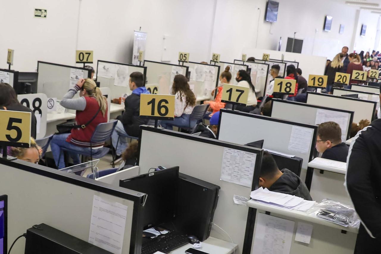 Agências do Trabalhador iniciam a semana com 16.368 vagas, maior número do ano