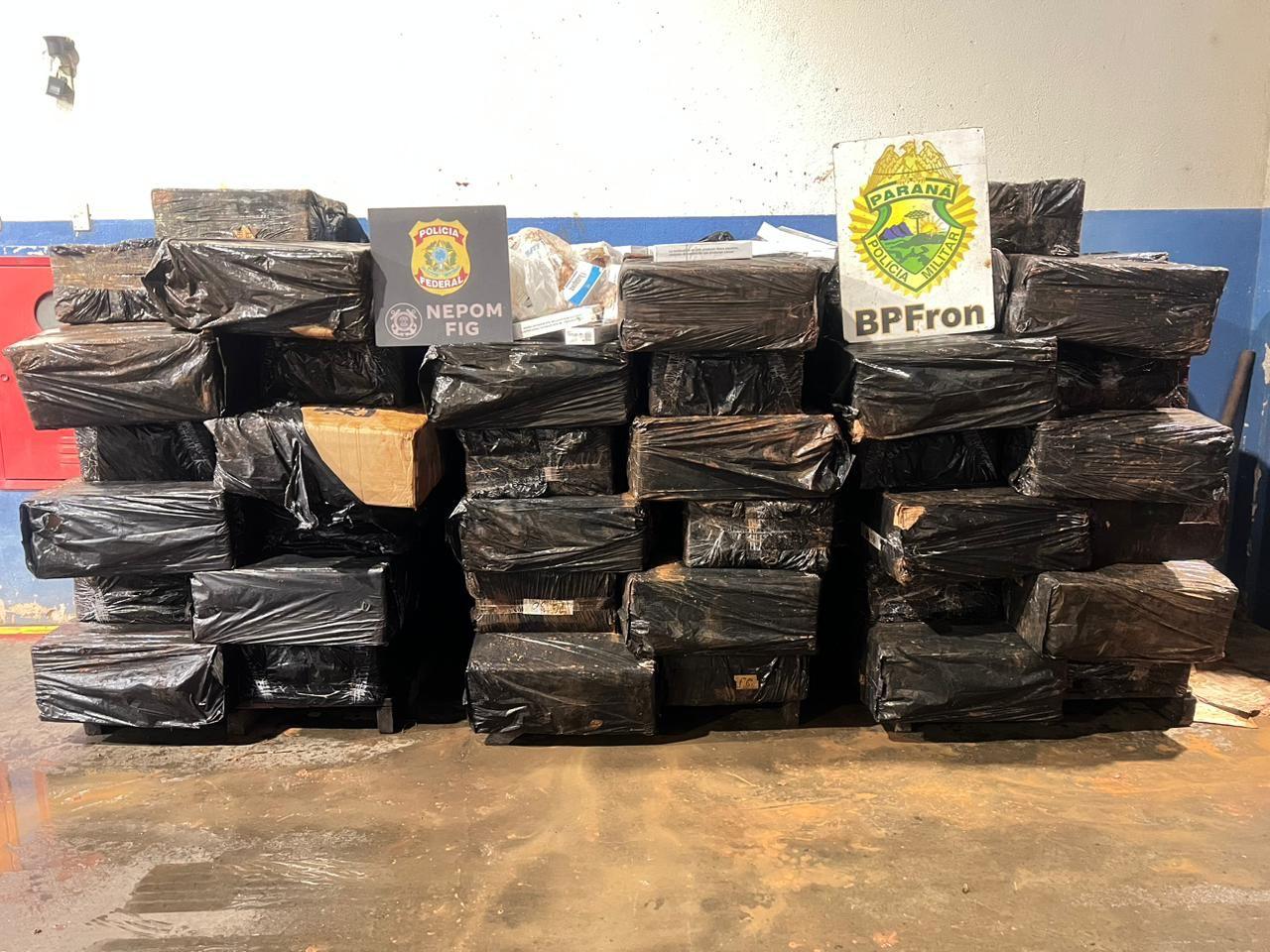 Equipes do COBRA/BPFRON, NEPOM-FIG e COPE/PCPR, apreendem veículo carregadode cigarros contrabandeados em Itaipulândia-PR