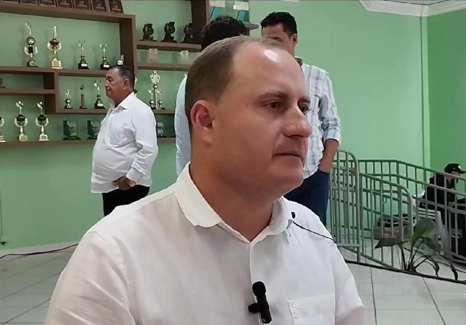 Prefeito de Santa Helena celebra conquistas para o oeste durante visita do secretário de Estado da Infraestrutura