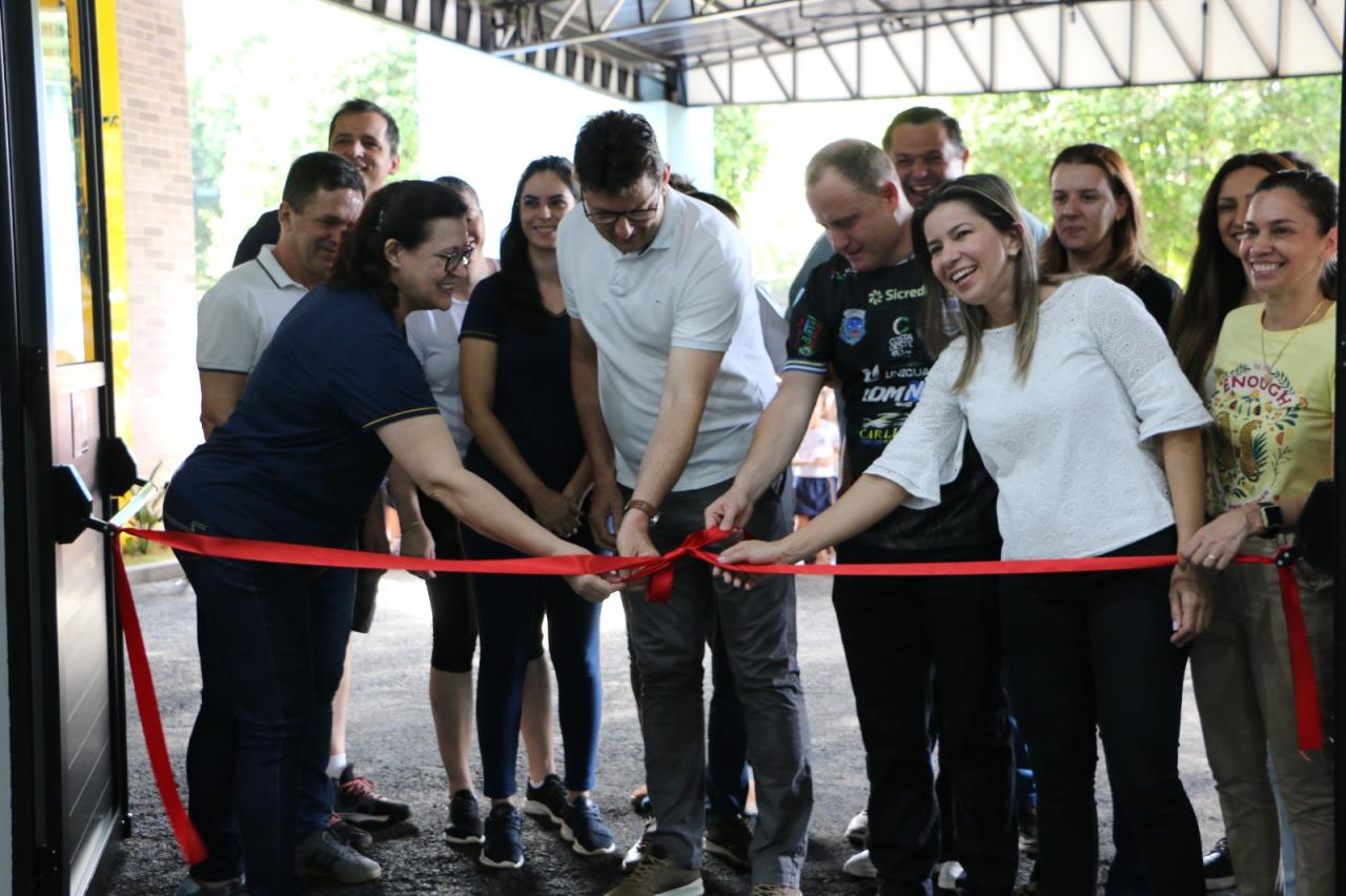 Após ampla reforma, ginásio de esportes é reinaugurado em Santa Helena