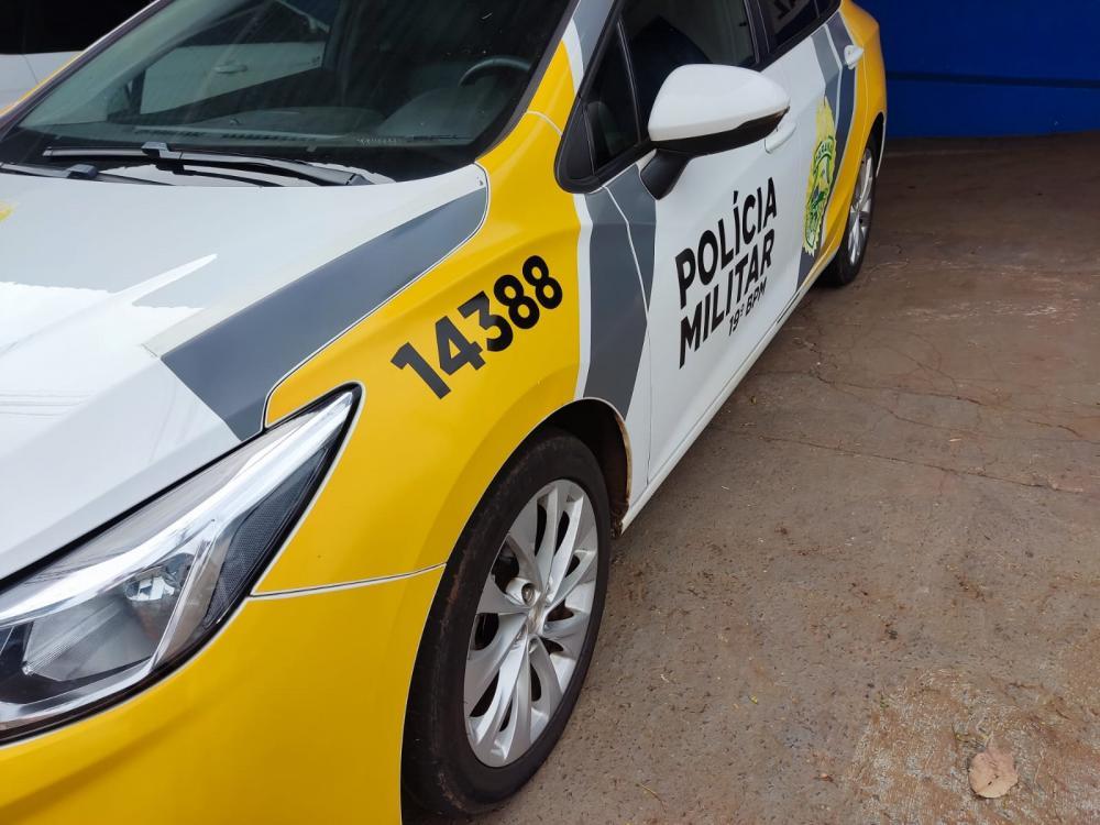 Assaltantes se passam por polícia, rendem motorista e o fazem de refém para roubar carro em Marechal