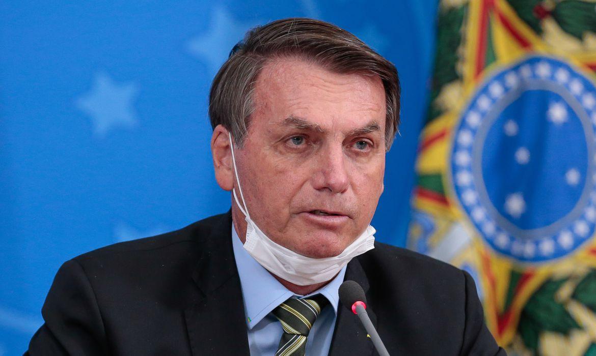 Bolsonaro é internado em São Paulo
